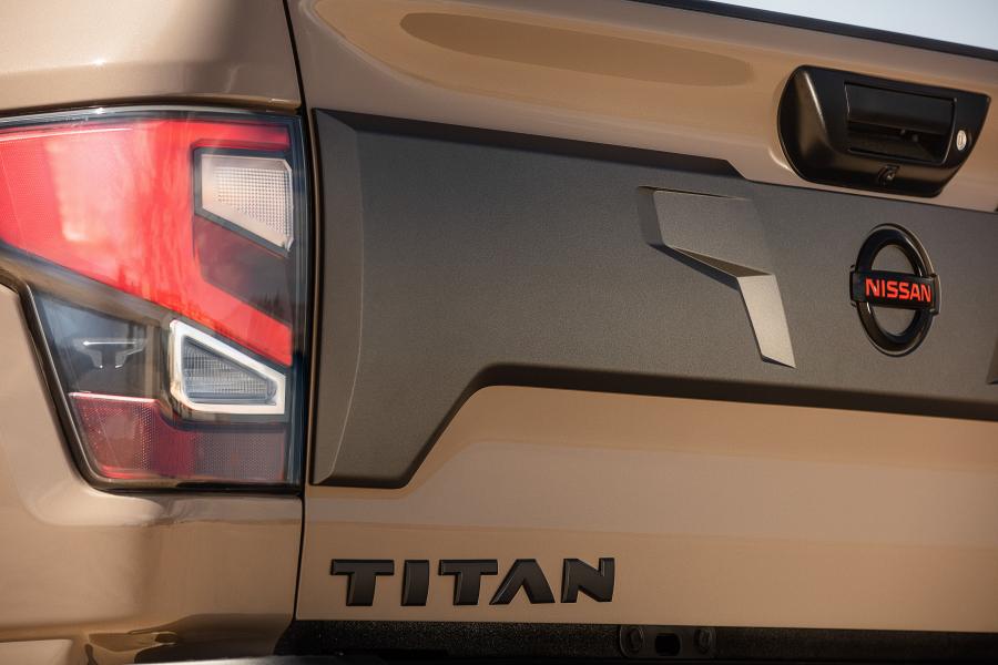 Детали экстерьера Nissan Titan Pro4X Crew Cab 2019 года  (фото 25 из 35)